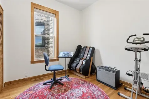 4216 North Winchester Avenue Chicago IL 60613