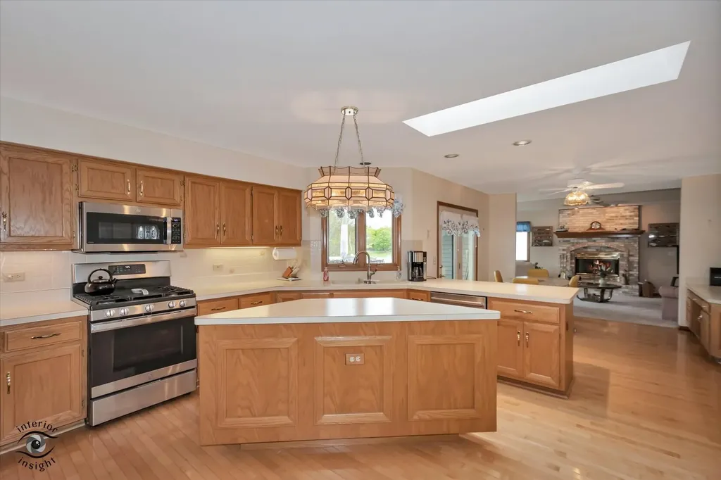 233 Goldenwood Court Aurora IL 60502
