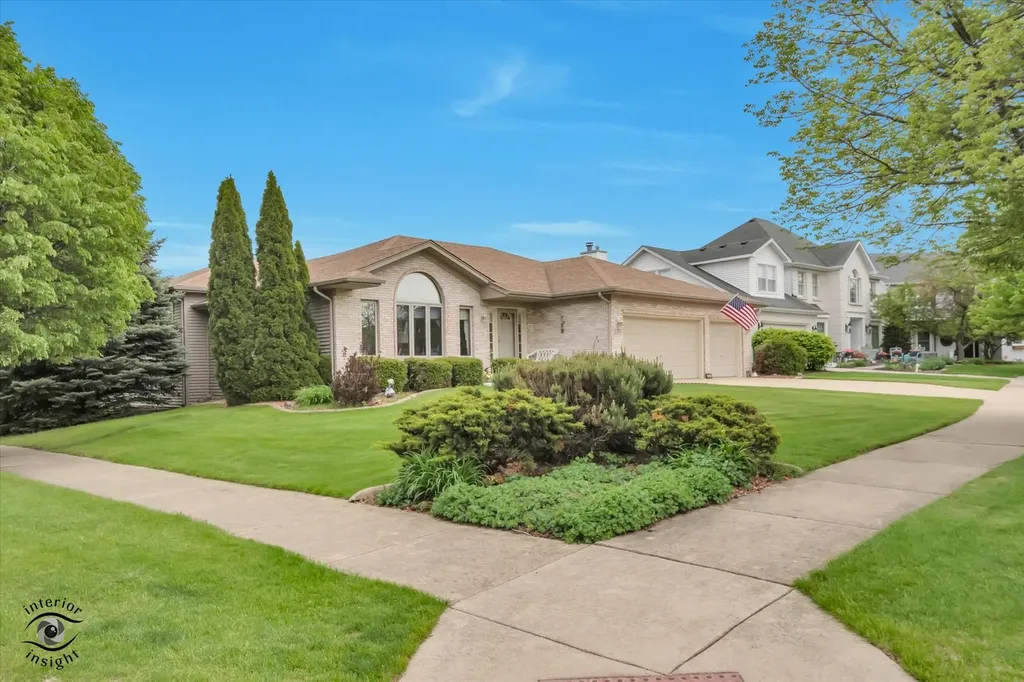 233 Goldenwood Court Aurora IL 60502