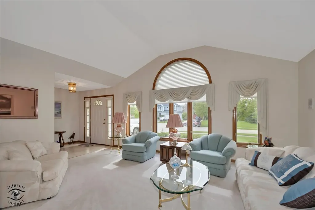 233 Goldenwood Court Aurora IL 60502