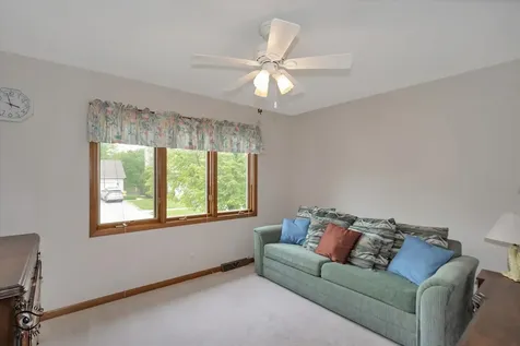 233 Goldenwood Court Aurora IL 60502