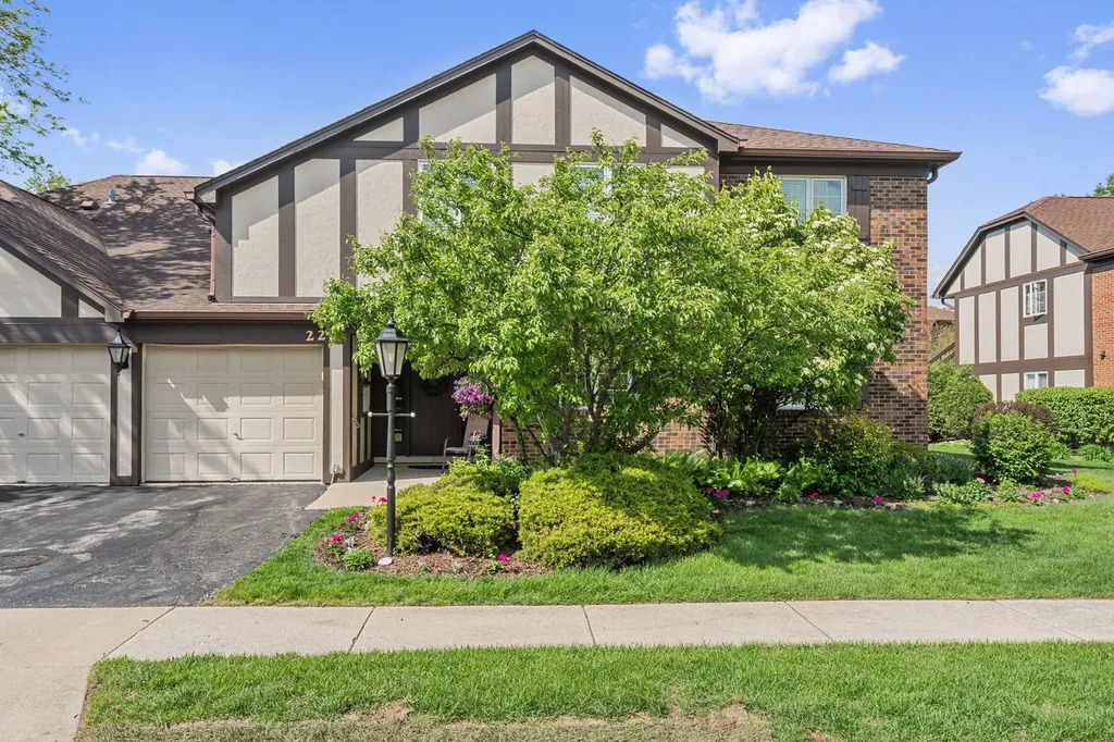 228 Brookside Lane Willowbrook IL 60527
