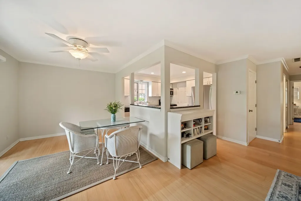 228 Brookside Lane Willowbrook IL 60527