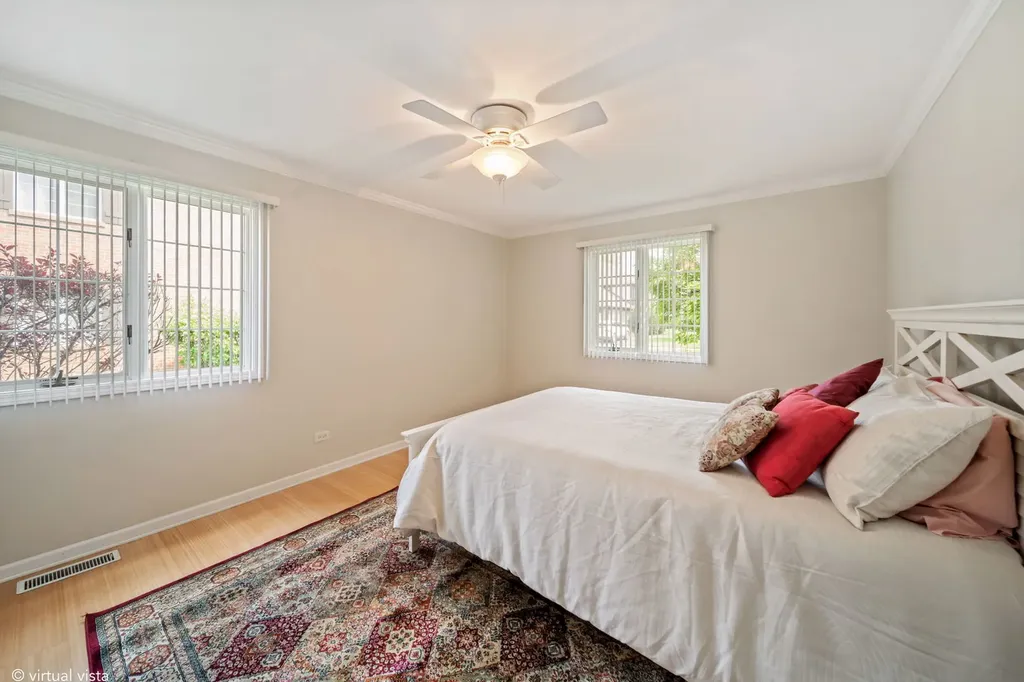 228 Brookside Lane Willowbrook IL 60527