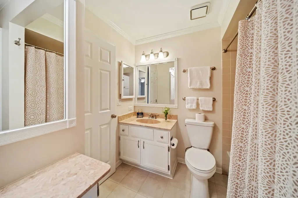 228 Brookside Lane Willowbrook IL 60527