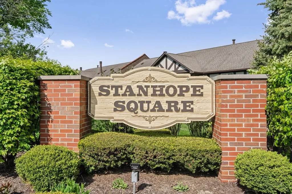 228 Brookside Lane Willowbrook IL 60527