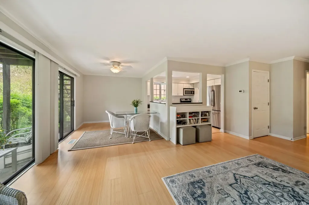 228 Brookside Lane Willowbrook IL 60527