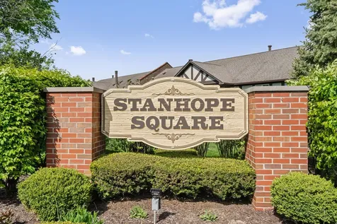 228 Brookside Lane Willowbrook IL 60527