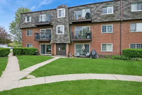9352 Bay Colony Drive Des Plaines IL 60016