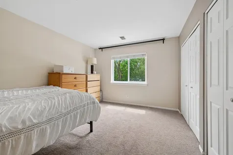 9352 Bay Colony Drive Des Plaines IL 60016