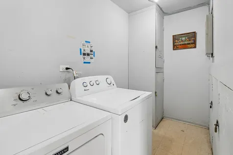 9352 Bay Colony Drive Des Plaines IL 60016