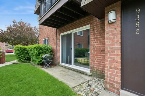 9352 Bay Colony Drive Des Plaines IL 60016