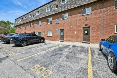 9352 Bay Colony Drive Des Plaines IL 60016