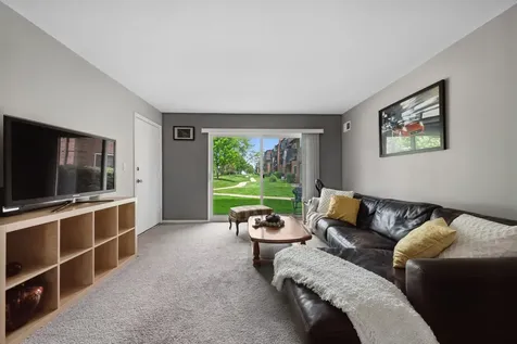 9352 Bay Colony Drive Des Plaines IL 60016