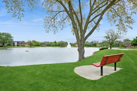 9352 Bay Colony Drive Des Plaines IL 60016