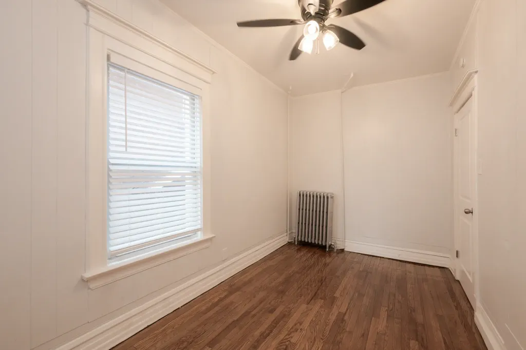 7653 South Saint Lawrence Avenue Chicago IL 60619