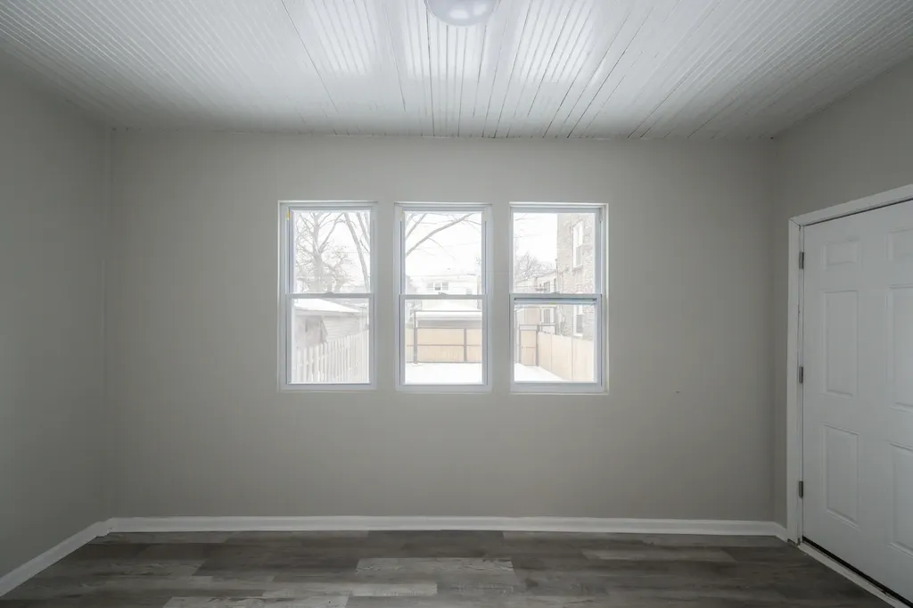 7653 South Saint Lawrence Avenue Chicago IL 60619