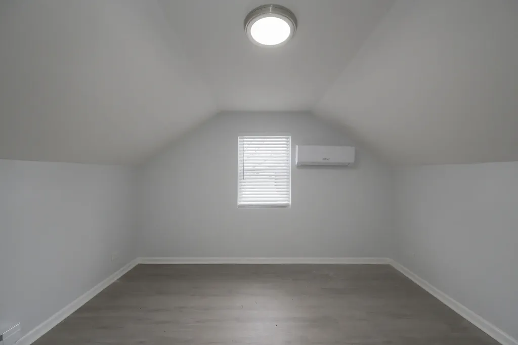 7653 South Saint Lawrence Avenue Chicago IL 60619