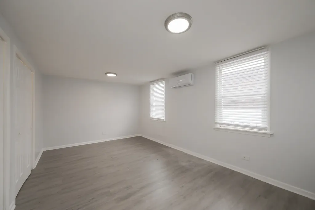 7653 South Saint Lawrence Avenue Chicago IL 60619