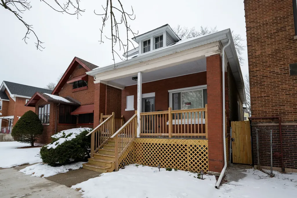 7653 South Saint Lawrence Avenue Chicago IL 60619