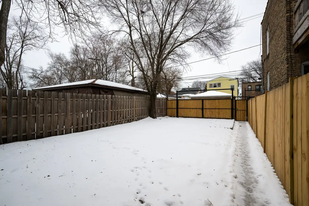 7653 South Saint Lawrence Avenue Chicago IL 60619
