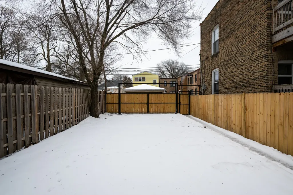 7653 South Saint Lawrence Avenue Chicago IL 60619