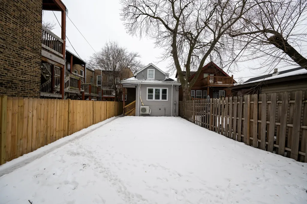 7653 South Saint Lawrence Avenue Chicago IL 60619