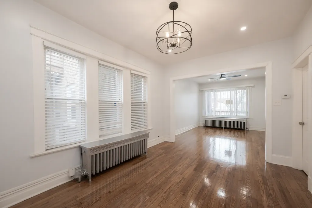 7653 South Saint Lawrence Avenue Chicago IL 60619