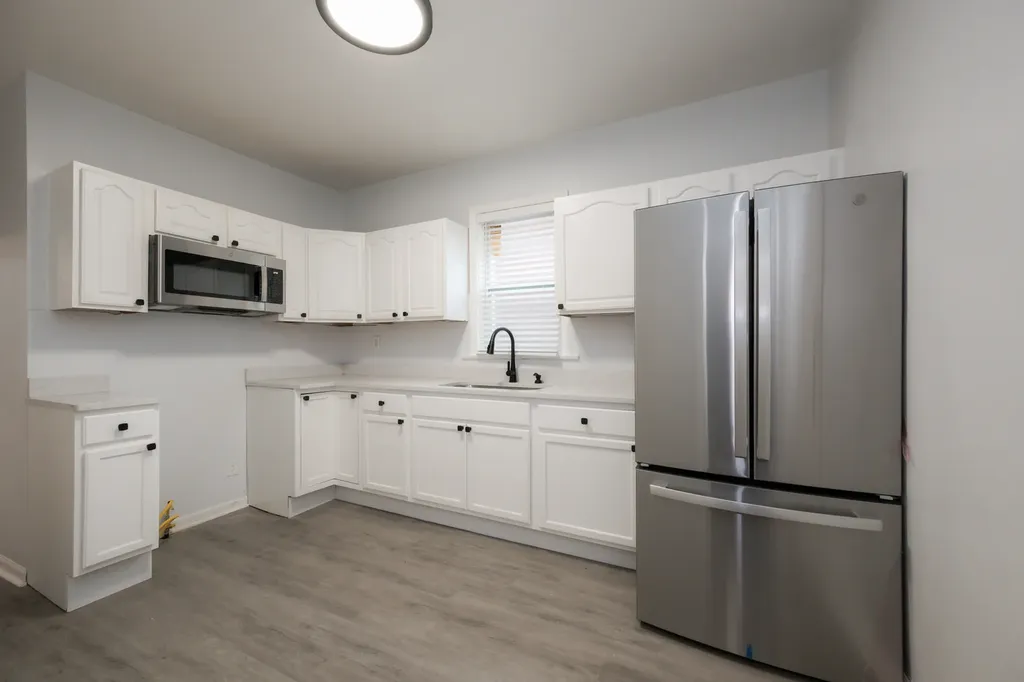 7653 South Saint Lawrence Avenue Chicago IL 60619