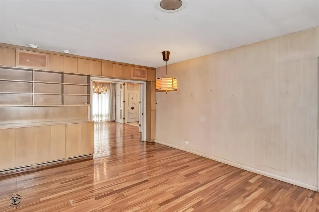 9139 South Oakley Avenue Chicago IL 60643