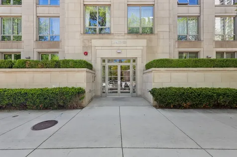 1422 North La Salle Drive Chicago IL 60610