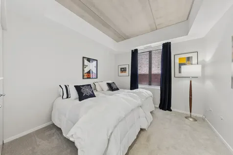 1422 North La Salle Drive Chicago IL 60610