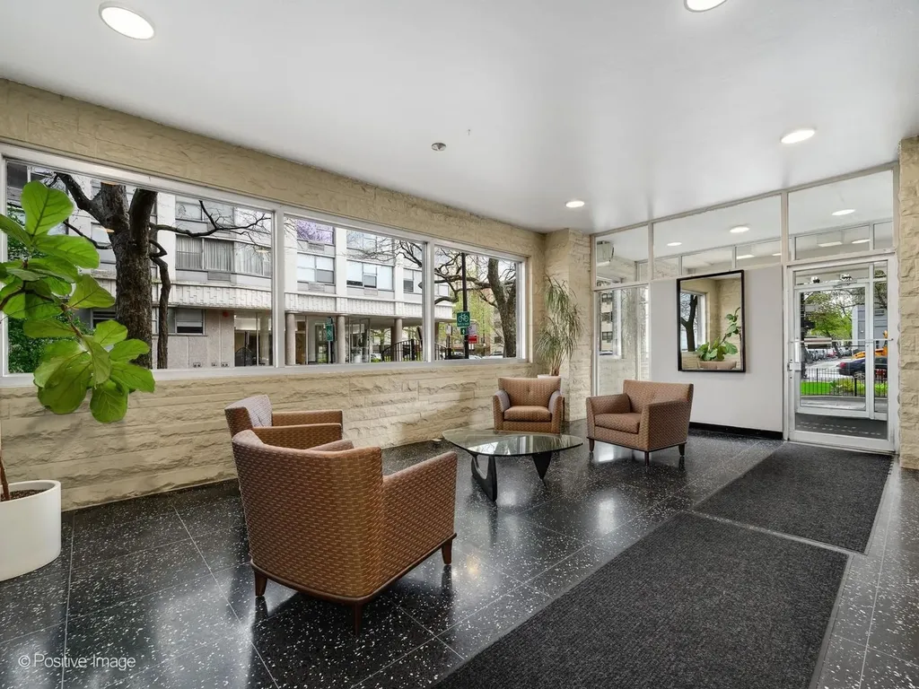 5801 North Sheridan Road Chicago IL 60660