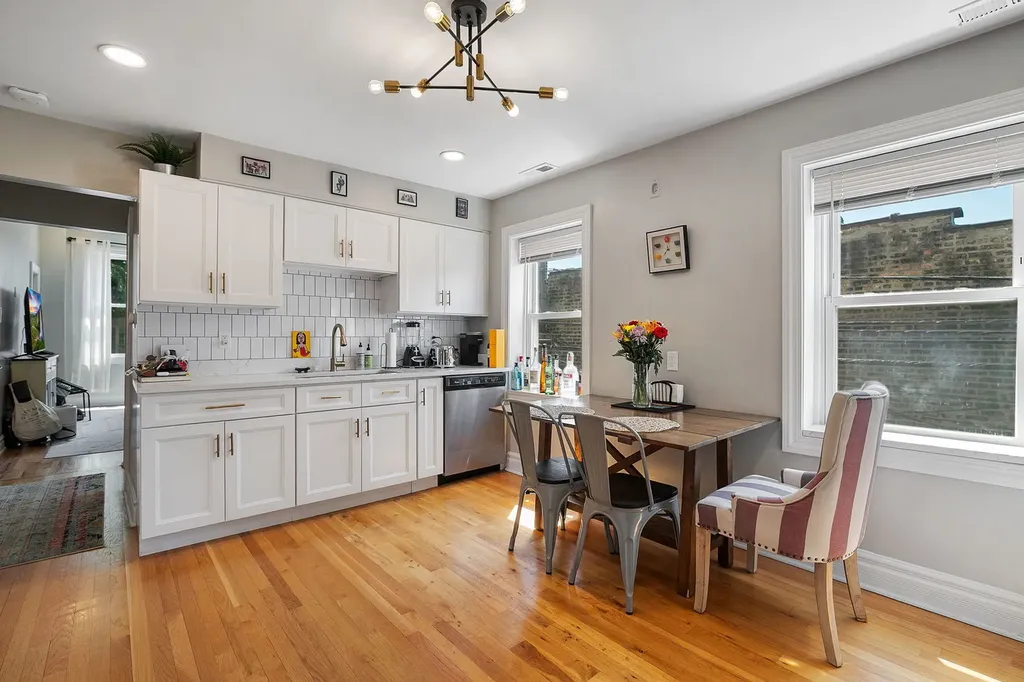 814 North Hermitage Avenue Chicago IL 60622