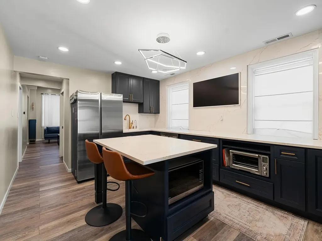 814 North Hermitage Avenue Chicago IL 60622