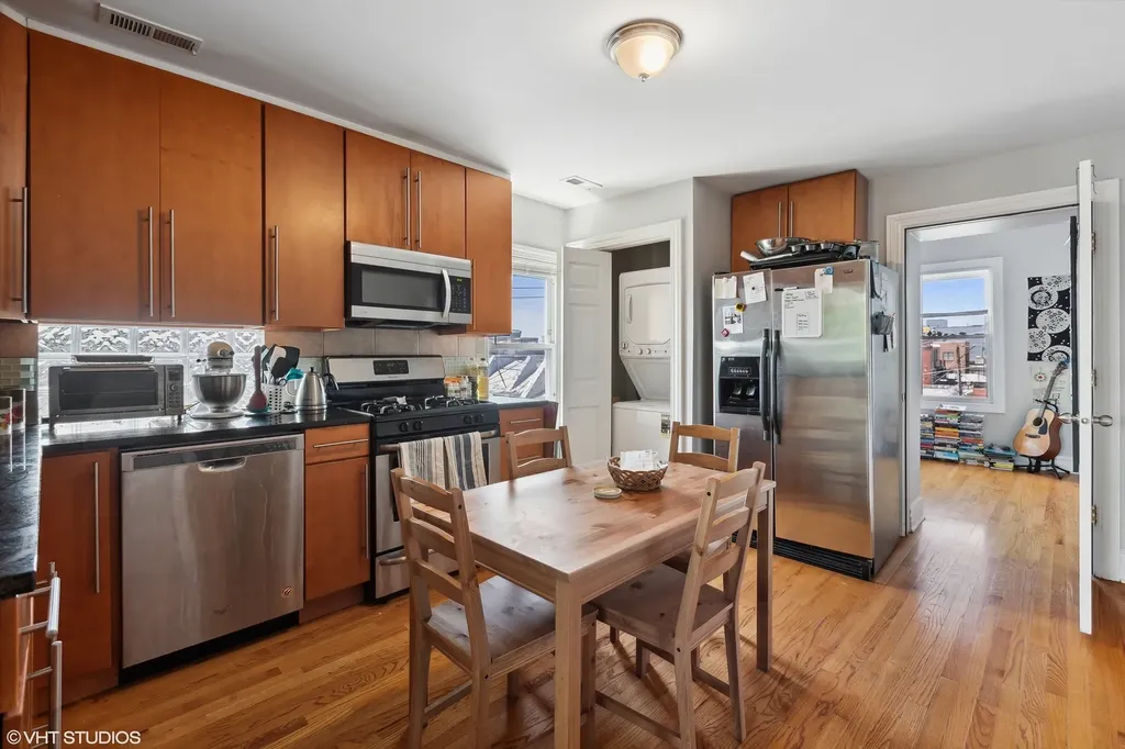 814 North Hermitage Avenue Chicago IL 60622