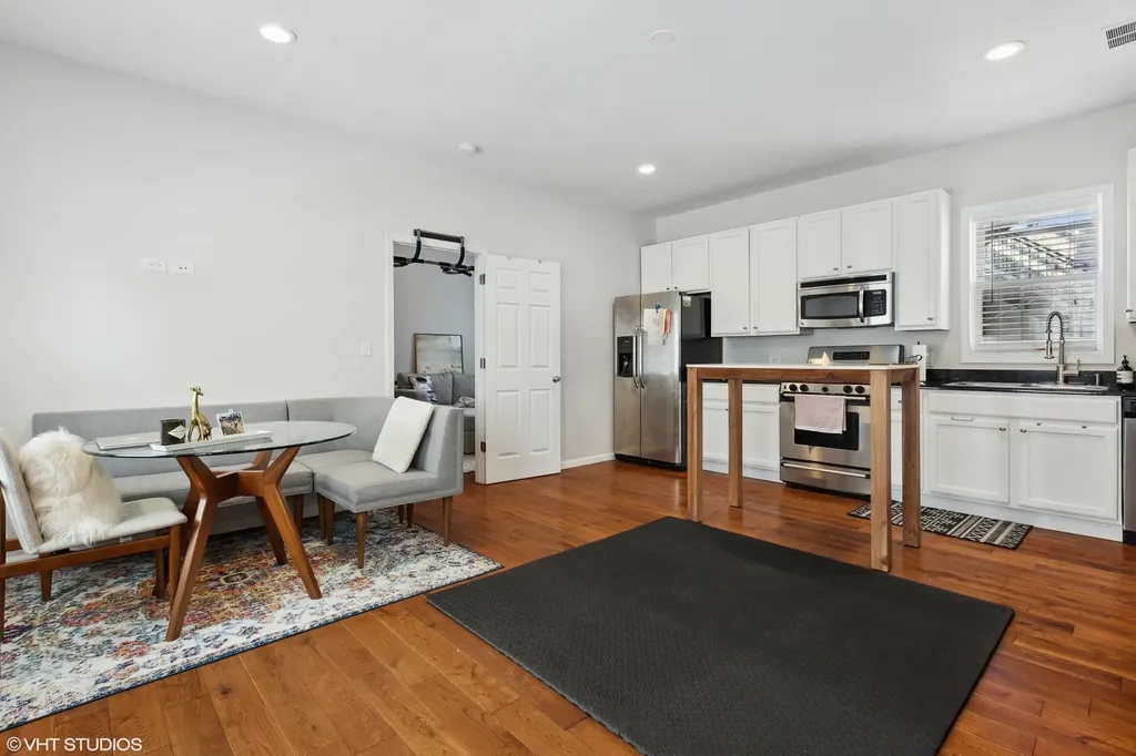 814 North Hermitage Avenue Chicago IL 60622
