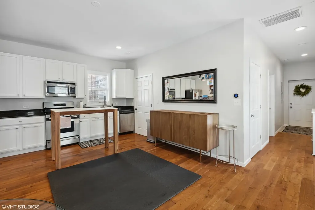 814 North Hermitage Avenue Chicago IL 60622