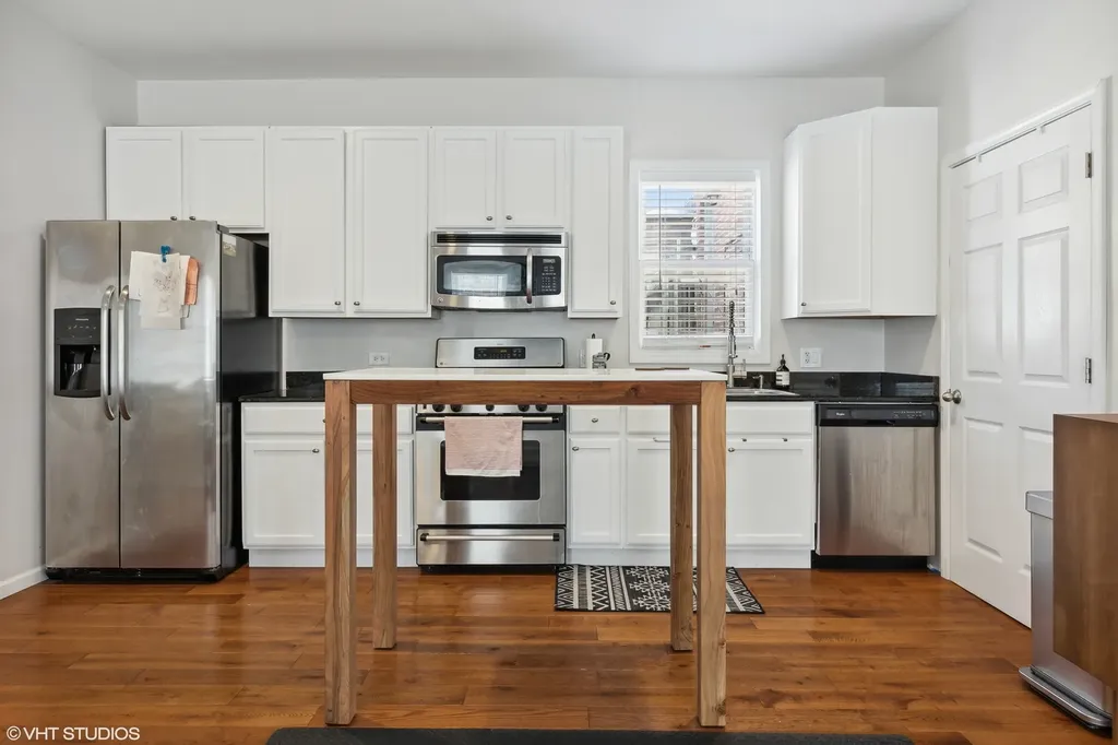 814 North Hermitage Avenue Chicago IL 60622