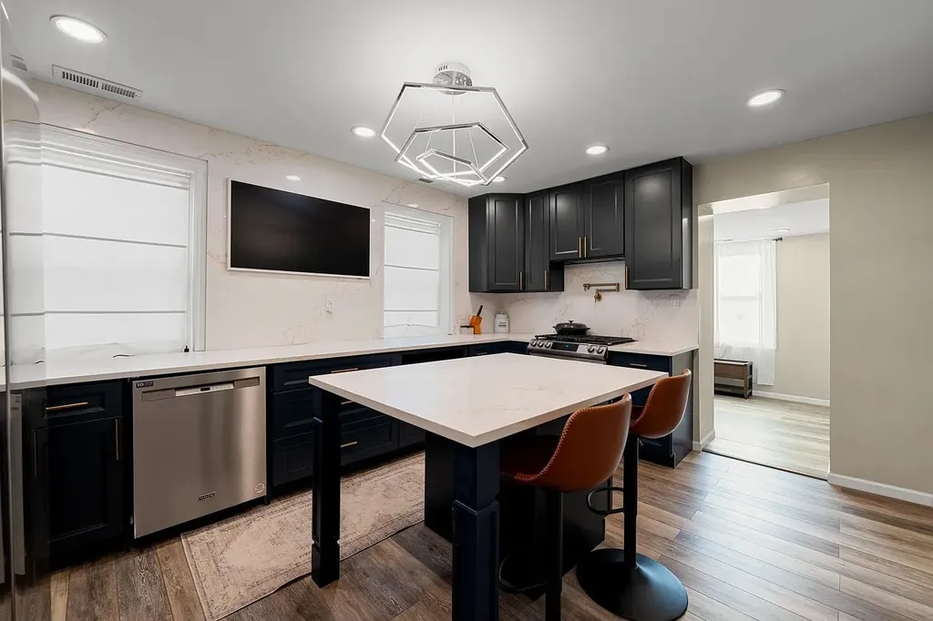 814 North Hermitage Avenue Chicago IL 60622