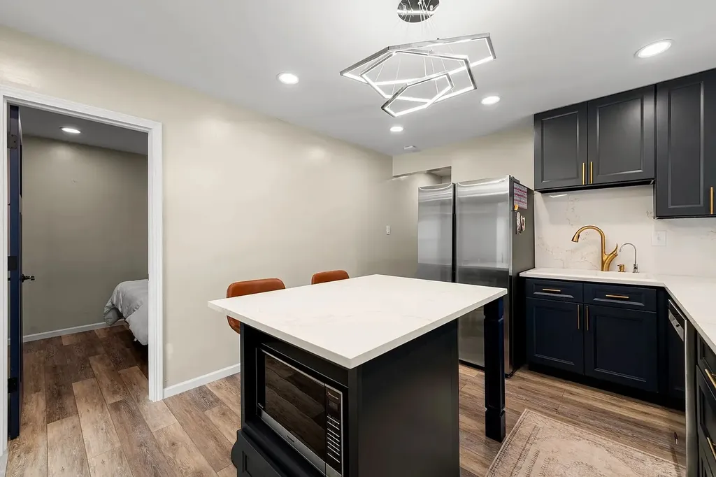 814 North Hermitage Avenue Chicago IL 60622