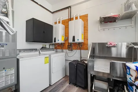 814 North Hermitage Avenue Chicago IL 60622