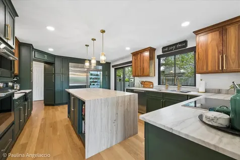 897 Longmeadow Court Lake Barrington IL 60010