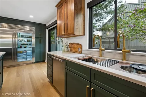 897 Longmeadow Court Lake Barrington IL 60010