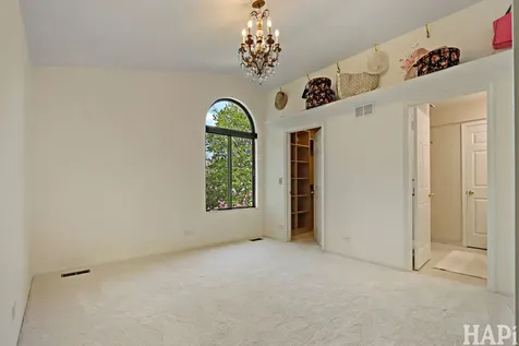897 Longmeadow Court Lake Barrington IL 60010