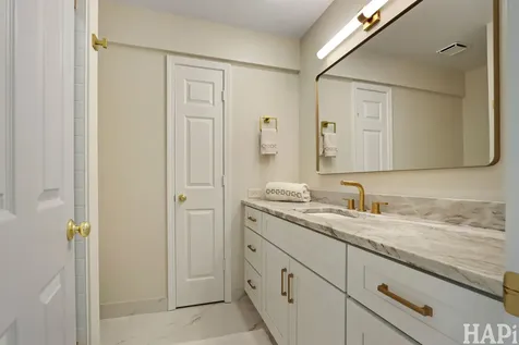897 Longmeadow Court Lake Barrington IL 60010