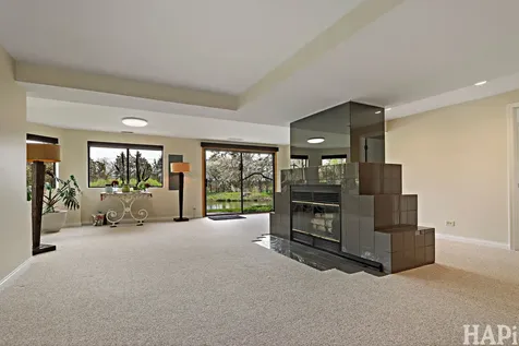 897 Longmeadow Court Lake Barrington IL 60010
