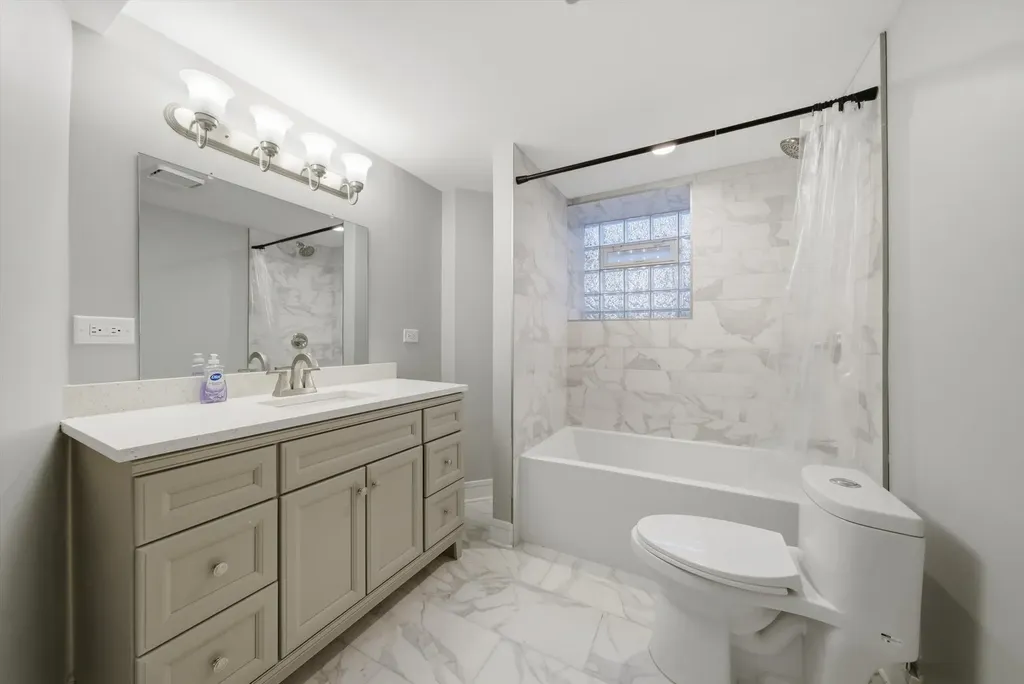 4541 South Prairie Avenue Chicago IL 60653