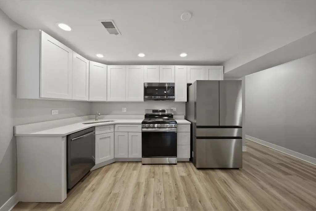 4541 South Prairie Avenue Chicago IL 60653