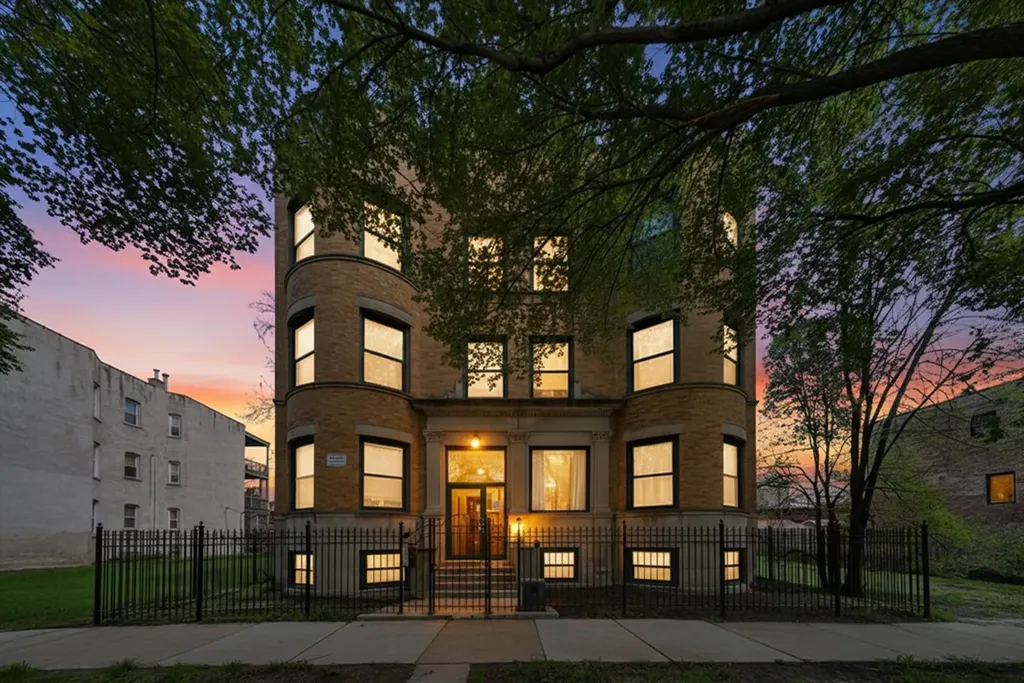 4541 South Prairie Avenue Chicago IL 60653